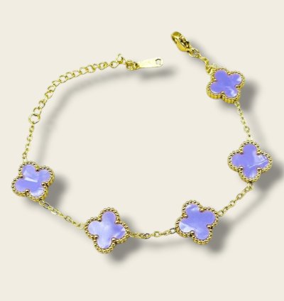 Bracelet Élégant Doré avec Breloques Trèfle Violette – Un Bijou Chic